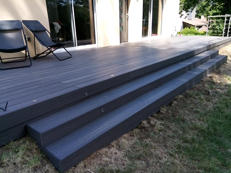 Habiller un escalier en bois composite